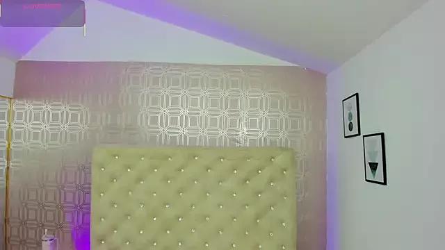 Sara_Desire from StripChat
