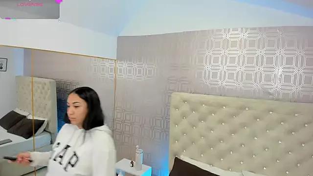 Sara_Desire from StripChat