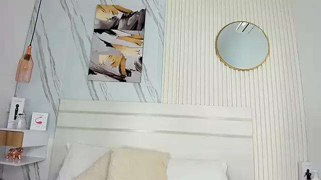 Sara_Lewwis from StripChat