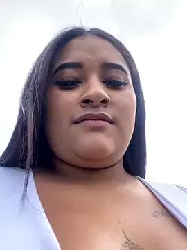 Sara_storm_outdoors webcams show profile image 