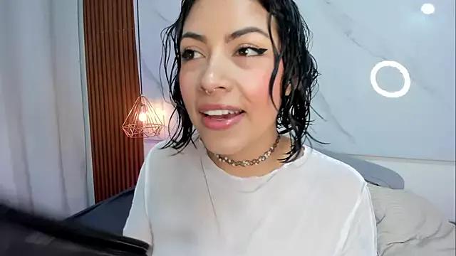 sara_zc from StripChat is Freechat