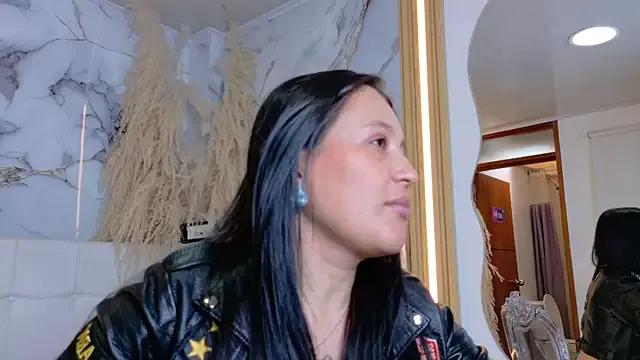 Saraa1__ from StripChat