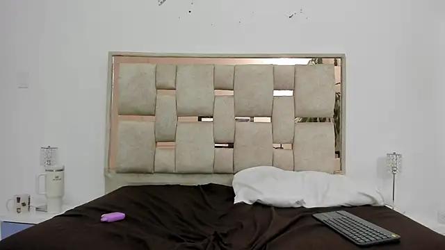 Saraa_lov from StripChat