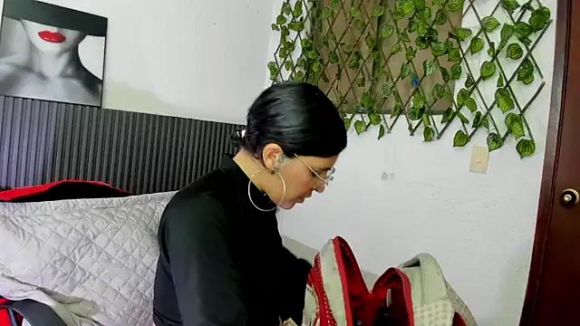 Saraah_Dark from StripChat is Freechat