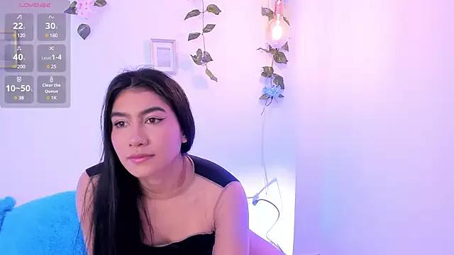 saraBow from StripChat