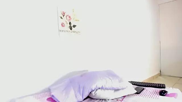 SarabyEbony from StripChat is Freechat