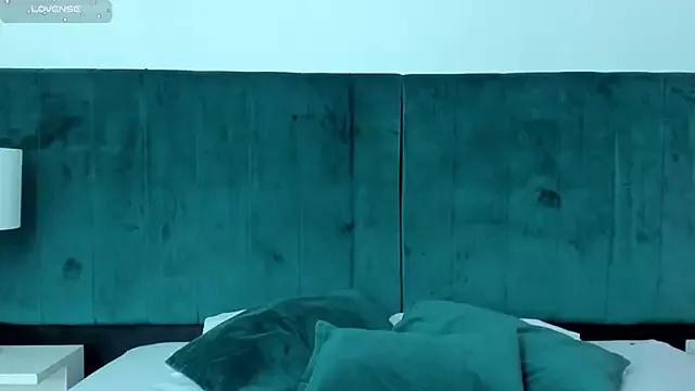SaraCondor from StripChat