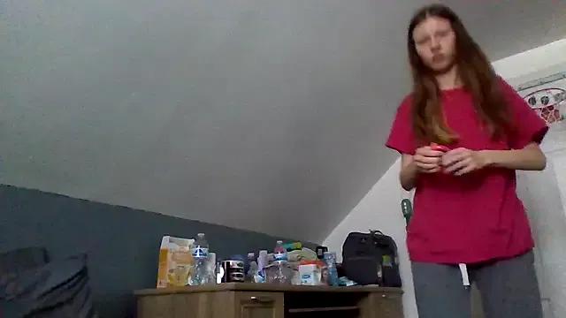 sarah2007 from StripChat is Freechat