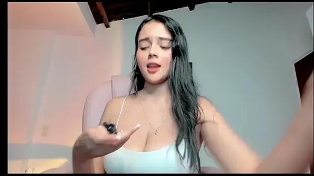 Sarah_angell from StripChat