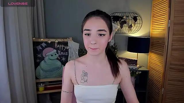 Sarah_Grows from StripChat