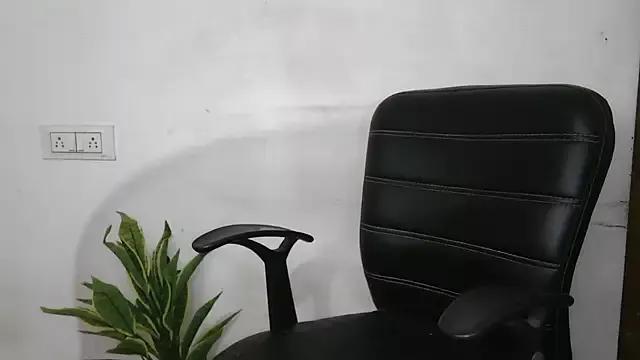 Sarah_loverbot from StripChat