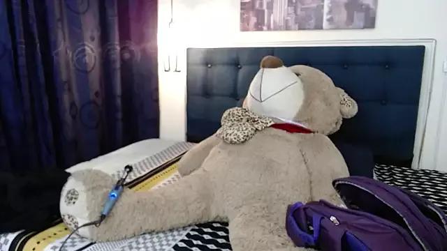 sarah_lovesu from StripChat