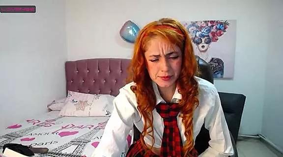 sarah_lovesu from StripChat
