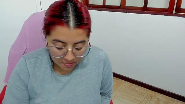 Sarah_potter from StripChat is Freechat