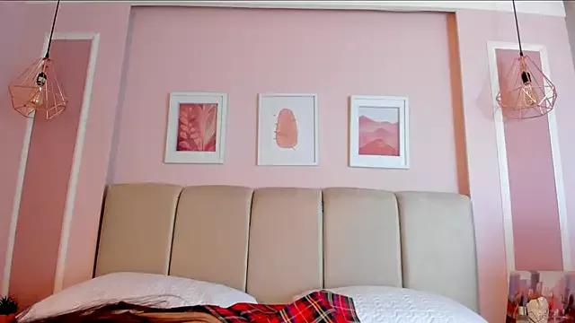 Sarah_Reidd from StripChat is Freechat