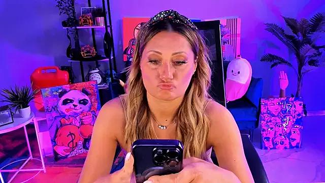 SarahAlluring from StripChat