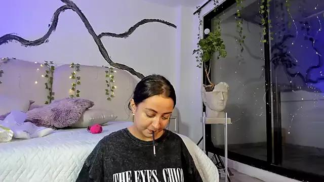 SarahCastro1_ from StripChat is Freechat