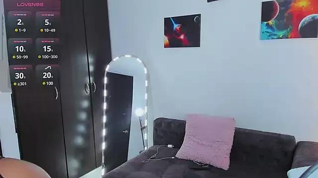 SarahCinnamon- from StripChat