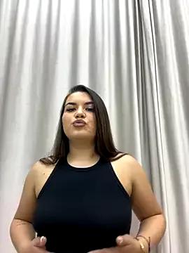 SarahLoreen from StripChat is Freechat