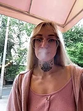 SarahLust from StripChat