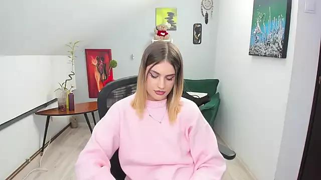 SarahOwenn from StripChat is Freechat