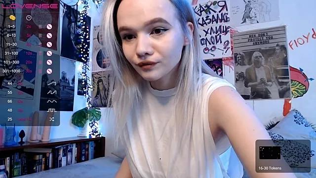 SarahRomantic from StripChat