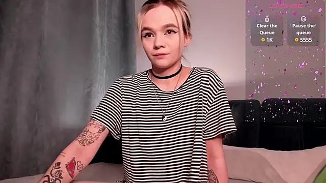 SarahRomantic from StripChat