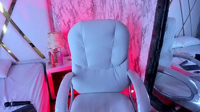 SARAHROSSET from StripChat