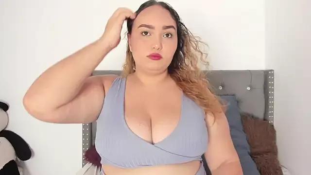 SarahSassy18 from StripChat is Freechat
