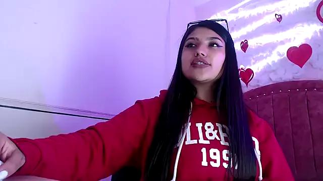 SarahStones from StripChat