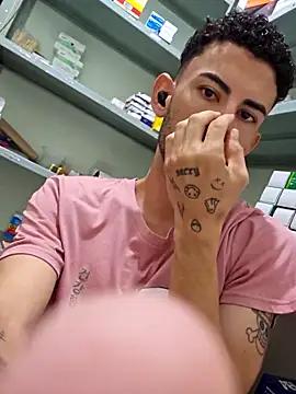 Saraiva2002 from StripChat