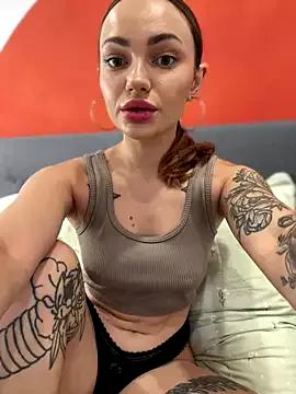 SaraLow from StripChat