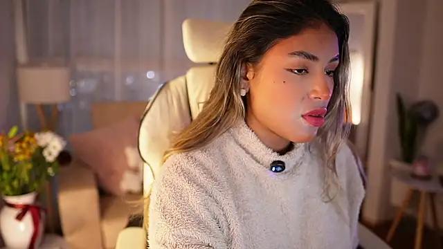 SaraParisi from StripChat