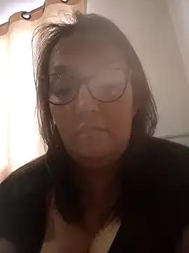 saraqueen-- from StripChat is Freechat