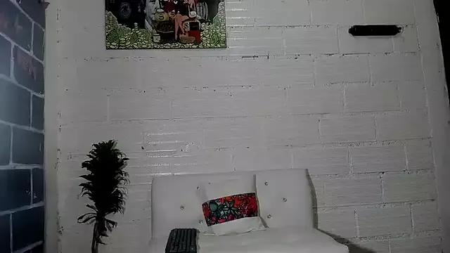 sarasandle from StripChat