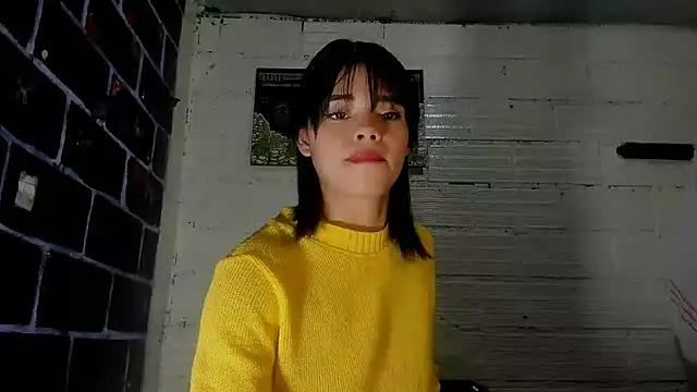 sarasandle from StripChat