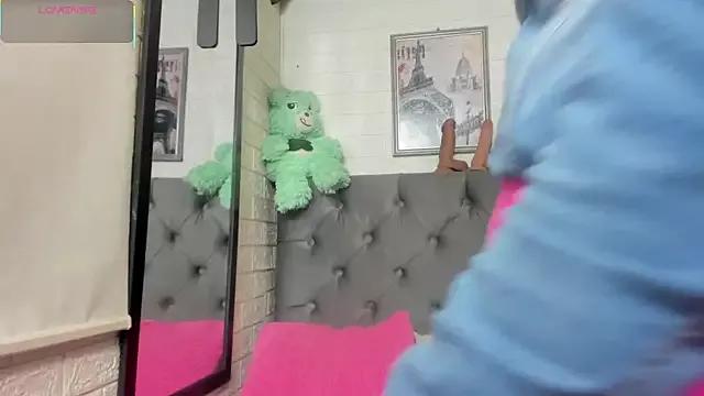SaraTrump from StripChat