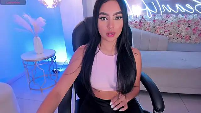 sarawinstone from StripChat