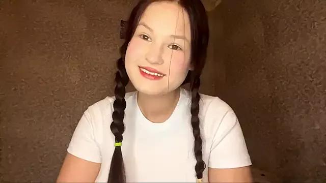 SaraXiao from StripChat is Freechat