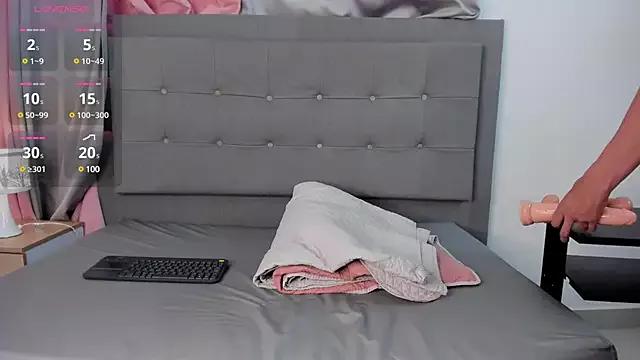 saray_reese from StripChat