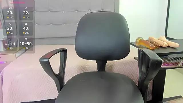 saray_reese from StripChat
