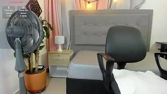 saray_reese from StripChat
