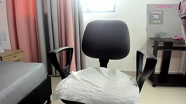 saray_reese from StripChat