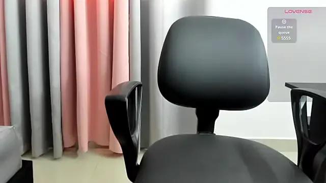 saray_reese from StripChat