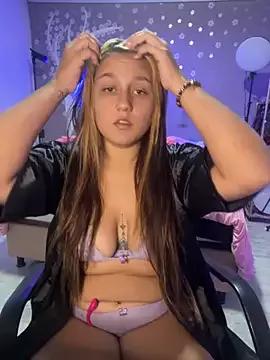 Saraygomez_thequeensquirt webcams show profile image 