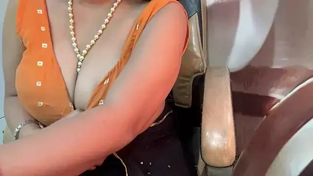 sareeQueen from StripChat is Freechat