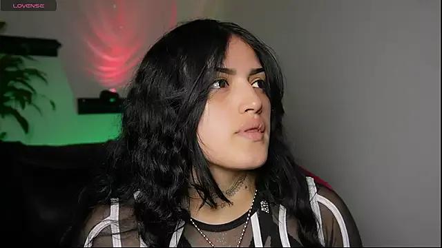 sari_belle from StripChat is Freechat