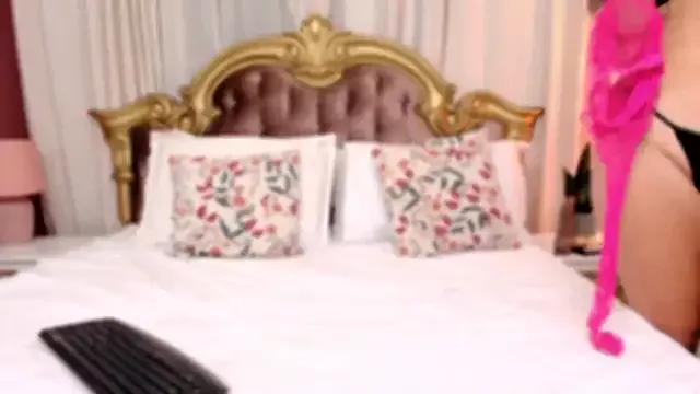SarraRay from StripChat is Freechat