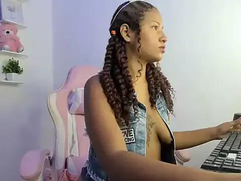 sashaa12 on StripChat