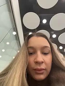 SashaCatt from StripChat is Freechat